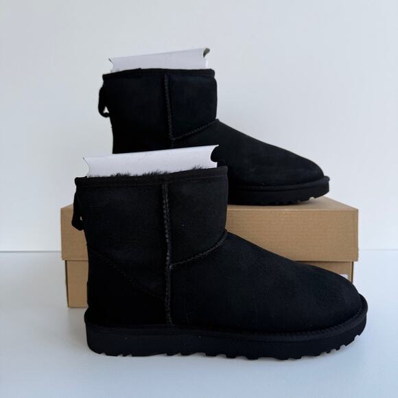NIB • UGG Women's Classic Mini II Size: 8 - Picture 1 of 7